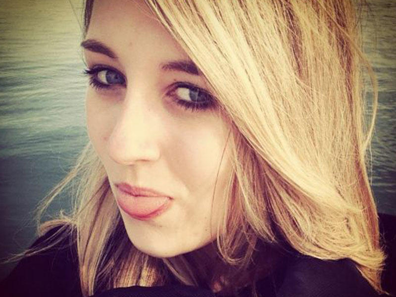 Həbsxanada lüt soyundurulan qız intihar etdi - FOTO