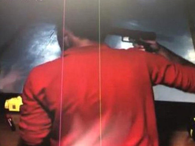 Poliqona gedən tələbə axırıncı gülləni öz başına vurdu - VİDEO - FOTO