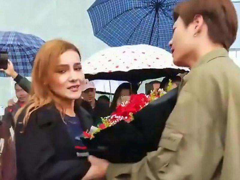 Evlənmə təklifinə rədd cavabı alan varlı gənc hirsini belə çıxdı - Video