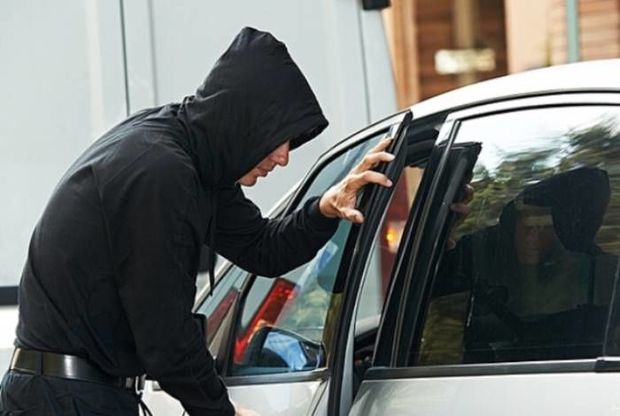 Sərxoş olub dostunun maşınını qaçırmaq istədi - VİDEO