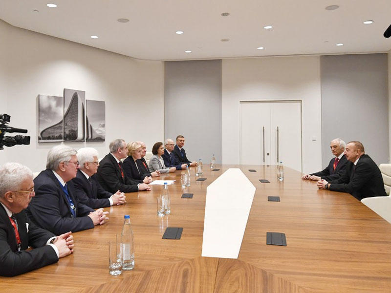 Prezident İlham Əliyev Rusiya Hökuməti sədrinin müavininin başçılıq etdiyi nümayəndə heyəti ilə görüşüb - FOTO