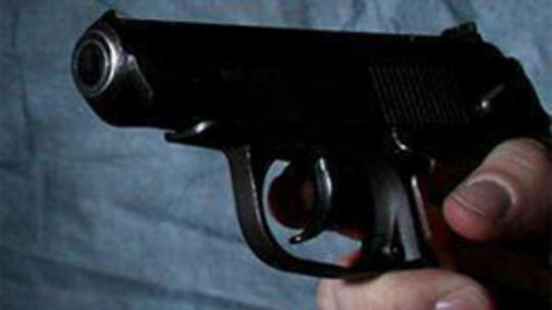 Azərbaycanda silahlı insident: tapança ilə iş adamını ölümlə hədələdi