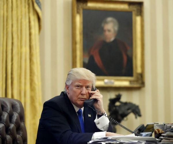 Trampın neçə telefonu var? - AĞ EV AÇIQLADI