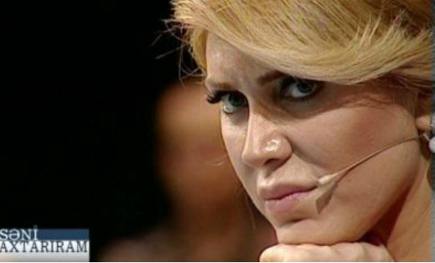 Azərbaycanda keçmiş polisi namaz qılarkən arvadı bıçaqladı? — ŞOK İDDİA (VİDEO)