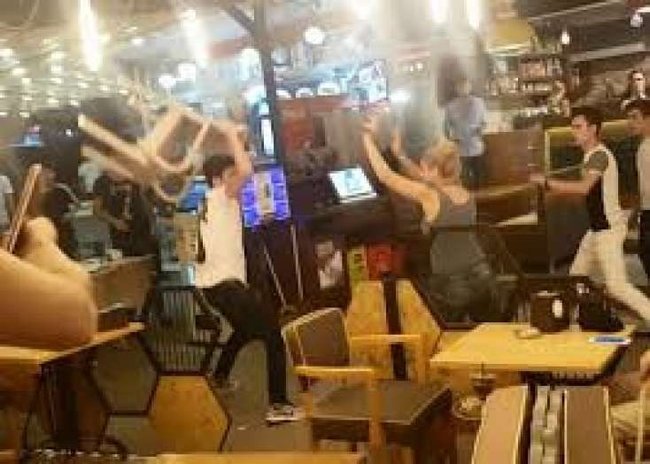 Bakıda kafedə DAVA: Bir nəfər öldürüldü