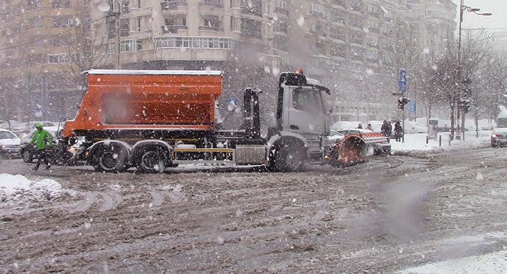 Rumıniyaya yağan güclü qar problemlər yaratdı, nəqliyyatın hərəkəti iflic oldu