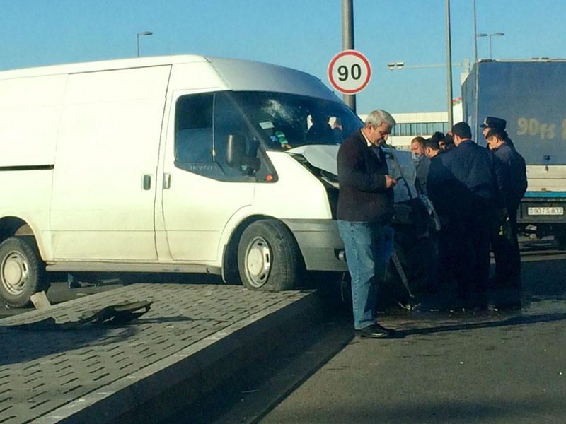 Dərnəgüldə maşın vuran piyada can verir: təcili yardım gecikir, vətəndaşlar deyib-gülür - YENİLƏNİB - VİDEO - FOTO