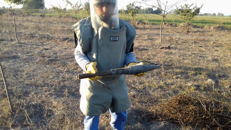 500 ailəlik qəsəbədə 2 partlamamış raket tapıldı - FOTO