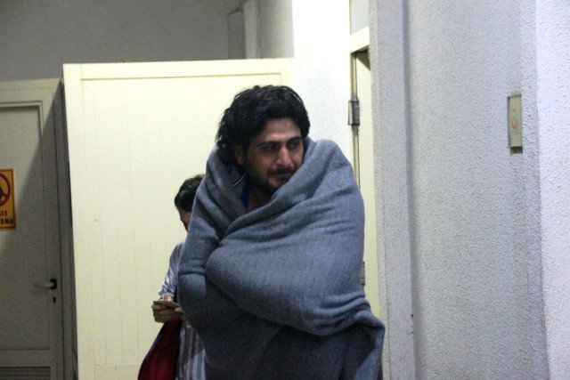 Həyat yoldaşını itirən kişi hər kəsi göz yaşına boğdu: Morqun qarşısında... - FOTOLAR