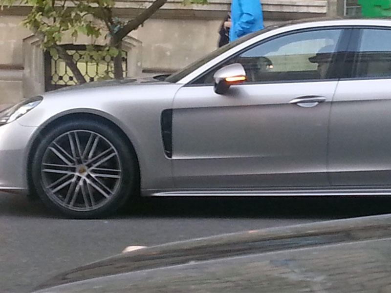 Bu da azərbaycanlı məşhurun lüks avtomobili - Qiyməti dodaq uçuqladacaq - FOTO