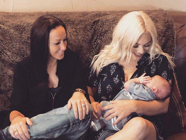 Tibbdə ilk: lezbiyan cütlük eyni uşağa hamilə qaldı - FOTO