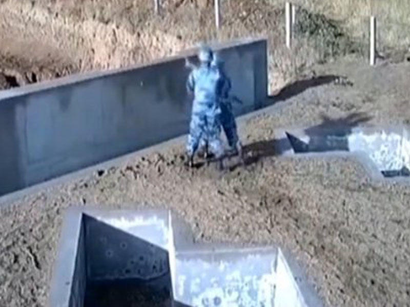 Gənc əsgərin atdığı qumbara divara dəyib, üstünə qayıtdı - VİDEO - FOTO