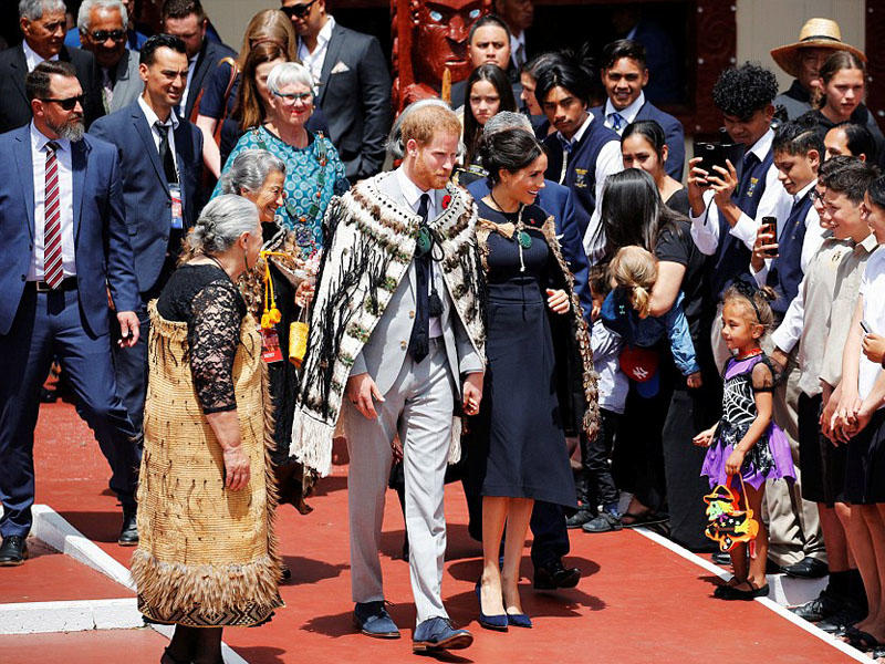 Şahzadənin xanımına qırqovul plaşı verildi - FOTO