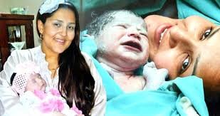 22 yaşlı ananın faciəvi ölümü: Həkim daxili orqanında sarğı bezi unutdu və... - FOTOLAR