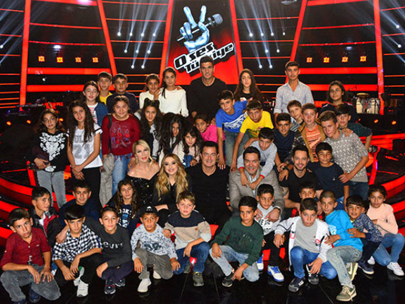 Acun sözünə əməl etdi, 52 uşağın arzusunu reallaşdırdı - FOTO