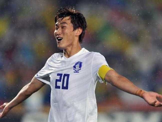 Hərbi xidmətdən yayınan futbolçu millidən qovuldu