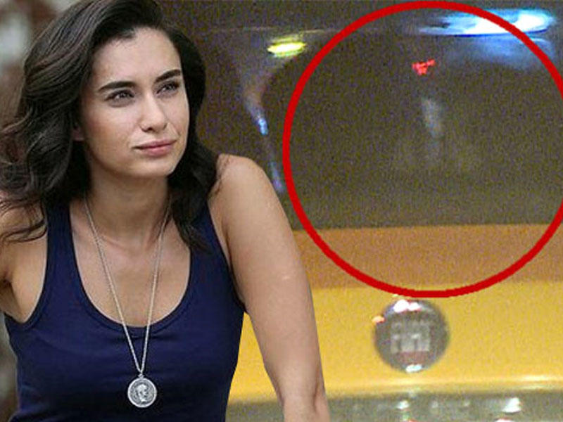 Hande sevgilisi ilə dodaq-dodağa - FOTO