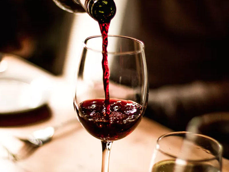 Ana azyaşlı övladına çaxır içirtdi, ölüm təhdidləri aldı - FOTO