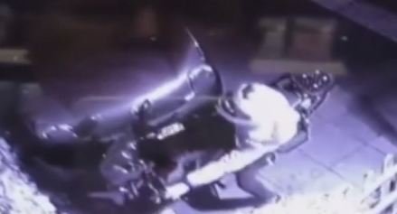 Motosikleti 10 saniyədə necə oğurladı? - ŞOK GÖRÜNTÜLƏR