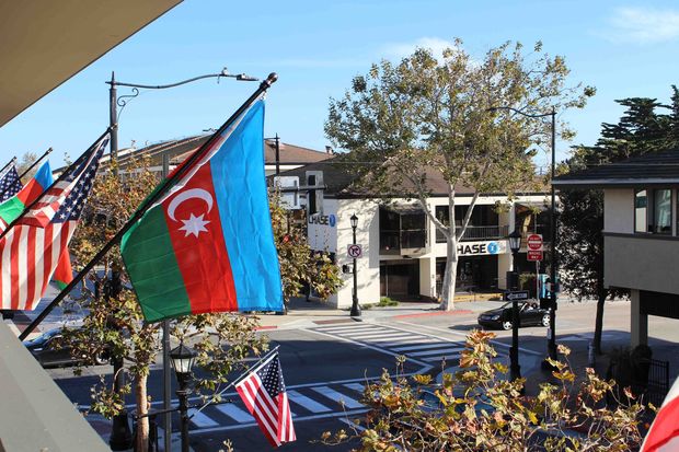 ABŞ şəhəri Azərbaycan bayrağına büründü - VİDEO