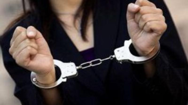 Bakıda qadın kişinin cibindən 500 manat və 800 dollar oğurladı