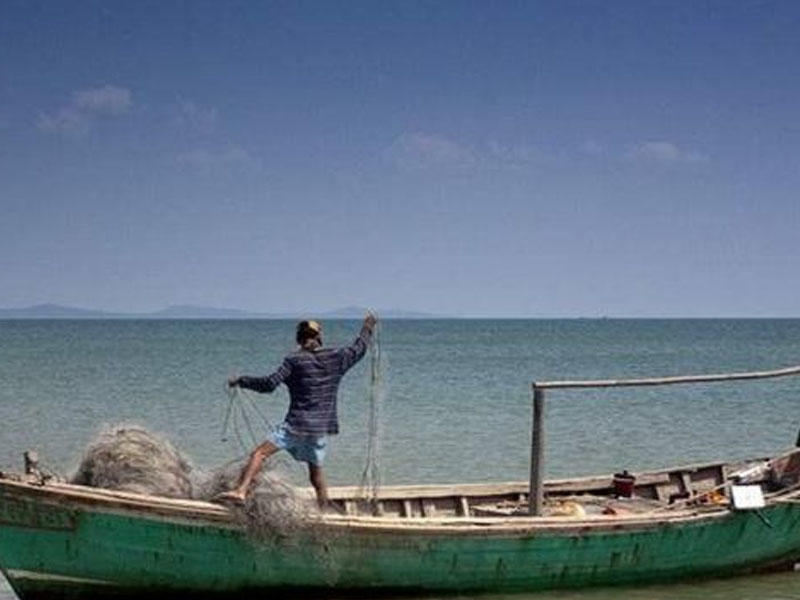 Balıqçı dənizdən körpə uşaq çıxarıb - FOTO