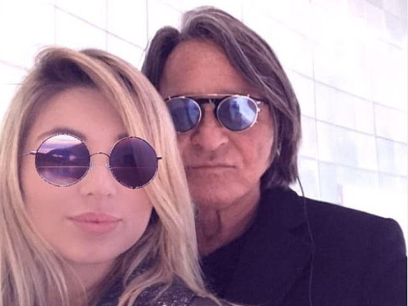 Məşhur bacıların 70 yaşlı atasının məşuqəsi varmış - FOTO