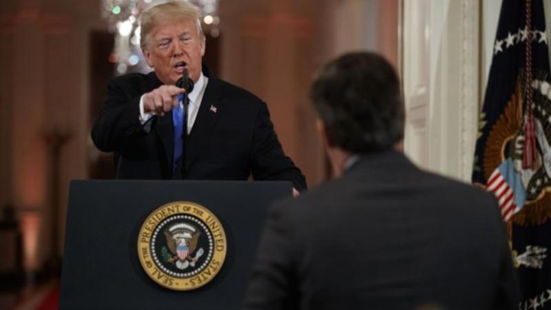 Tramp “CNN”nin müxbirini TƏHQİR ETDİ: “Sən bərbad insansan