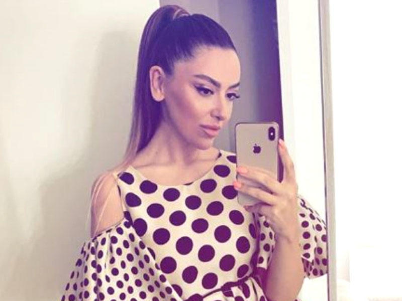 Hadise donunu qaldırıb, VİDEO çəkdi - FOTO