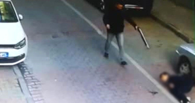 15 yaşlı yeniyetməni vəhşicəsinə öldürdü- Küçənin ortasında baş verən qətlin ANBAAN VİDEOSU