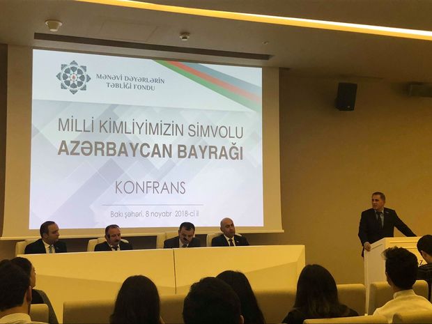 Bayraq günü ilə bağlı konfrans keçirildi