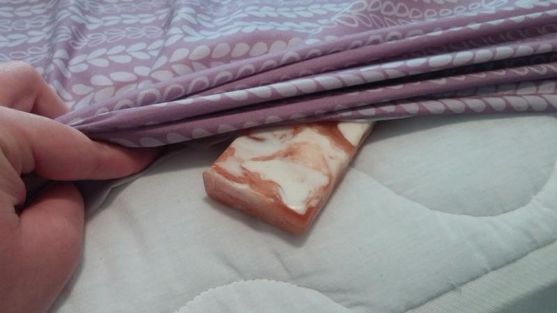 Məşhur professor: “Yatağın altına sabun qoyun”