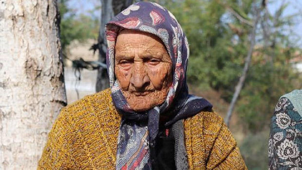 Üç sultan, 12 prezidentin hakimiyyət dövrünü görən qadın