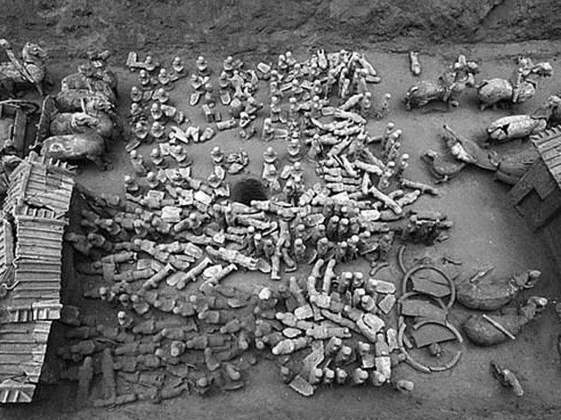 Yerin altından ordu çıxdı - Unikal tapıntı - FOTO