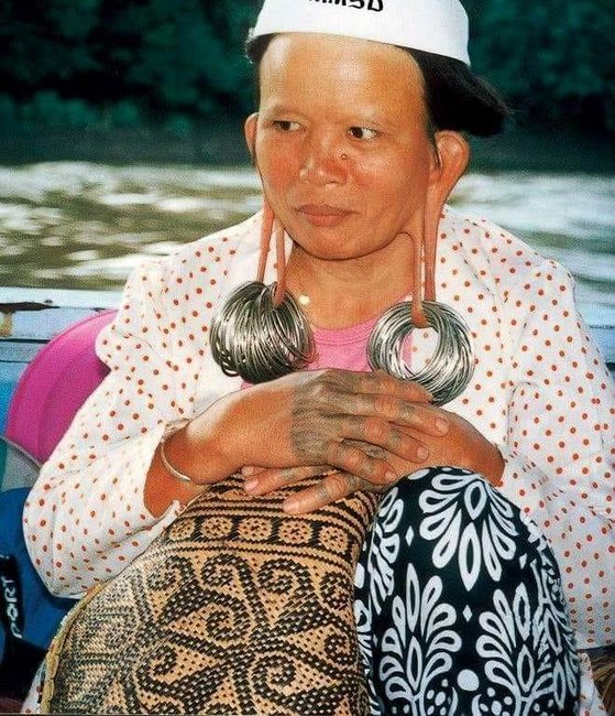 Bu adada kişilər qulaqları böyük olan qadınları sevir - FOTO