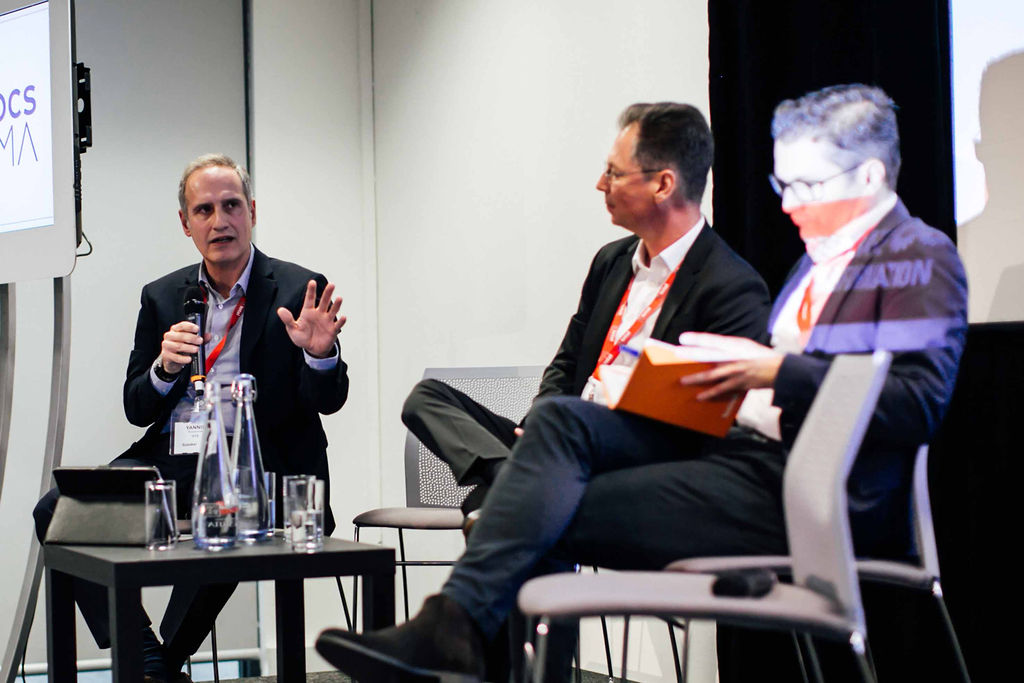 Bakcell şirkətinin baş direktoru Londonda rəqəmsal transformasiya haqqında  danışıb