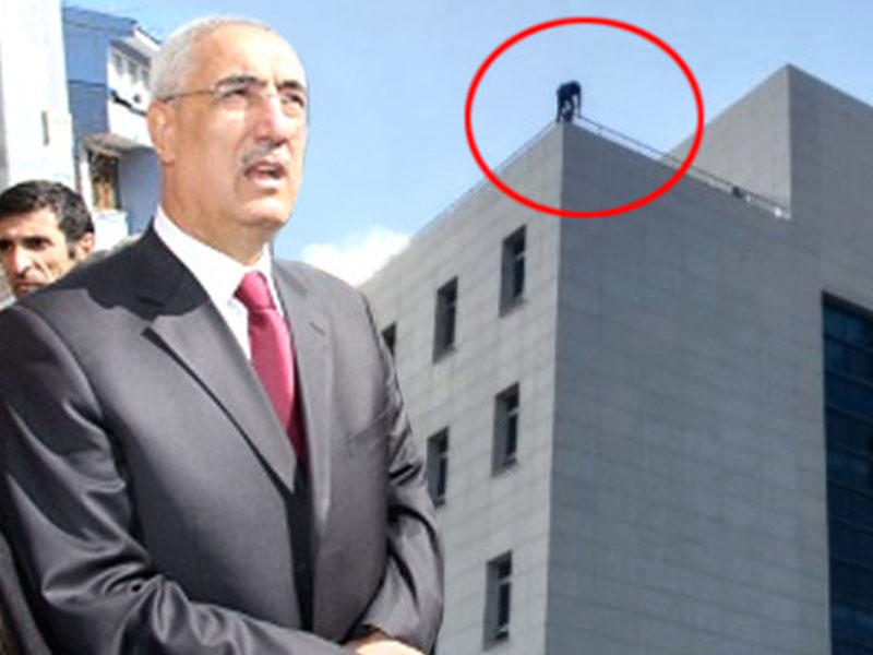 Parlamentin binasından özünü atmaq istəyən şəxsi deputat xilas etdi - FOTO