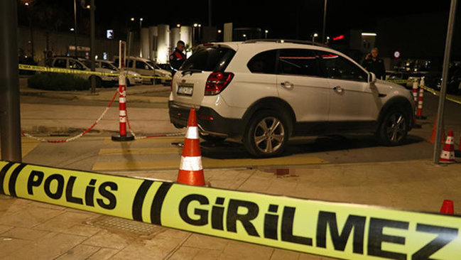 Xəstəxanada silahlı atışma: Ata və oğlu həyatını itirdi - VİDEO