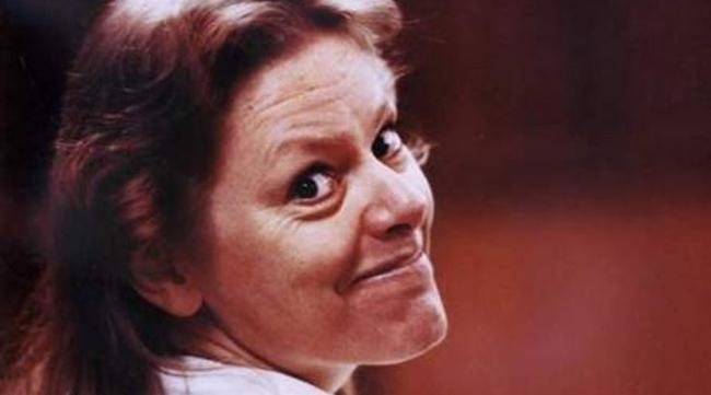 14 yaşında zorlandı, hamilə qaldı, babası yaşda kişidən boşanıb lezbiyanla sevgili oldu - FOTO