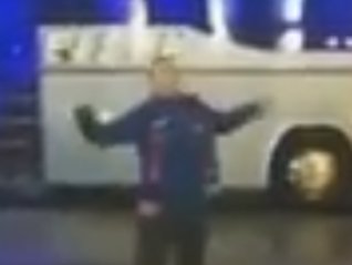 Millimizi Kosovoda orduya bərabər bir azarkeş qarşıladı - Tükləri BİZ-BİZ EDƏN GÖRÜNTÜLƏR - VİDEO