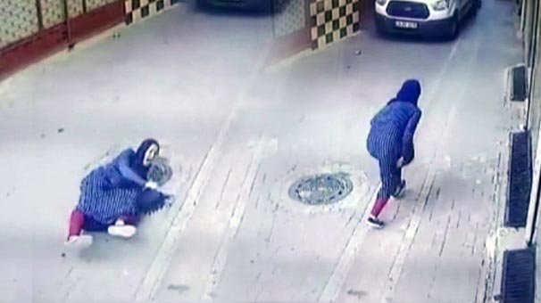 Oğrulardan amansız hərəkət: Qızının gözləri önündə anasını... - FOTO