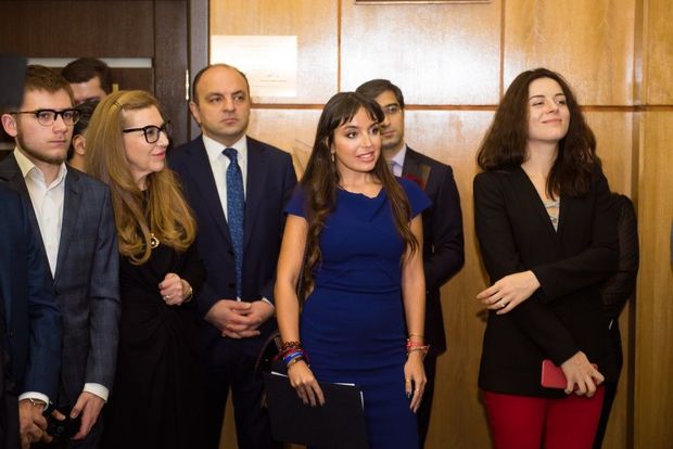 Leyla Əliyeva Moskvada Nəsiminin büstünün açılışında – FOTO