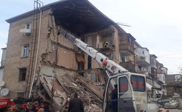 Gəncədə binada partlayış: ölən var - FOTO + YENİLƏNİB