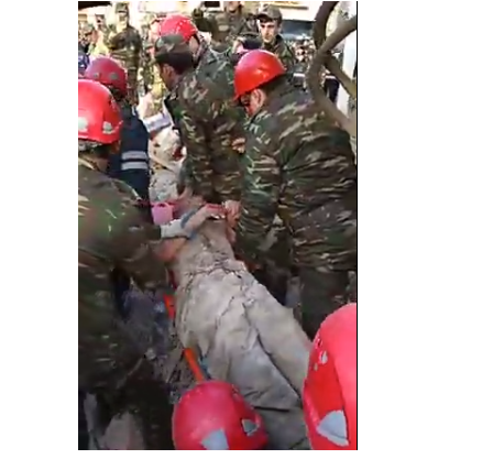 Gəncədə dağıntılar altında qalan gəncin meyiti belə çıxarıldı (VİDEO)