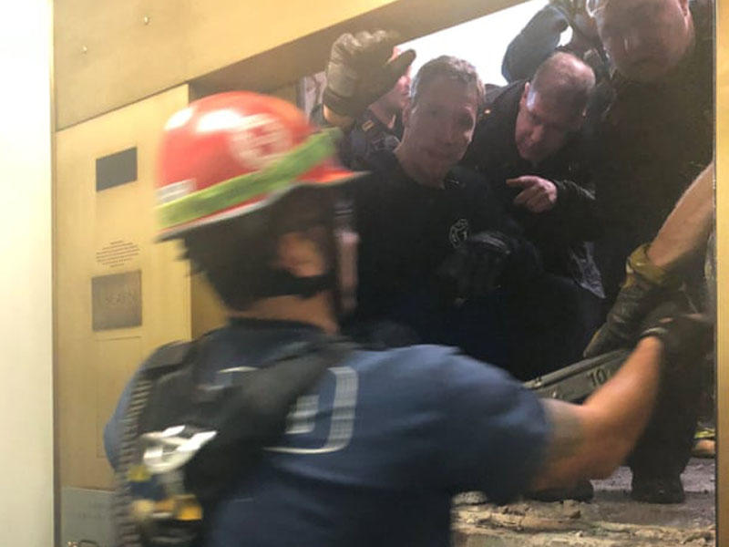 95 mərtəbəli binanın lifti 85-ci mərtəbədə qırıldı: içində olan 6 nəfər... - FOTO