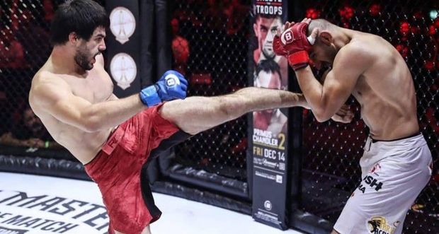 Azərbaycanlı döyüşçü məşhur turnirdə yerli idmançını əzişdirdi - VİDEO