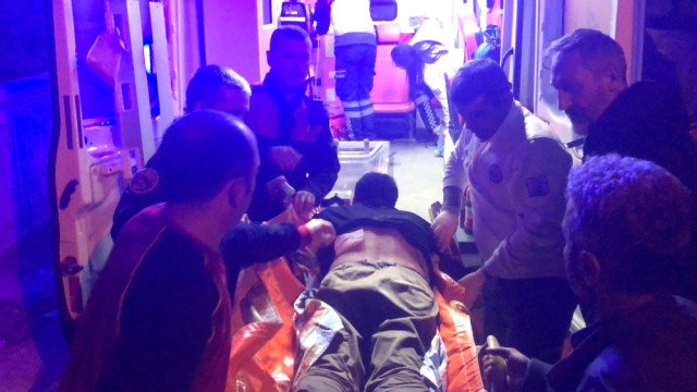 15 yaşlı oğul atasını kürəyindən bıçaqladı - FOTO