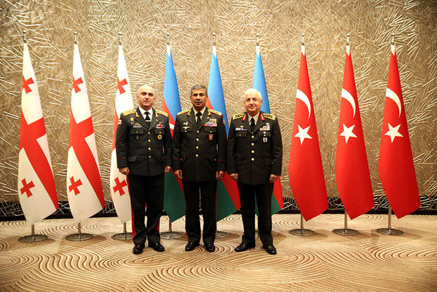 Hərbi rəhbərlərin Bakı görüşünə dair protokol imzalanıb - FOTO