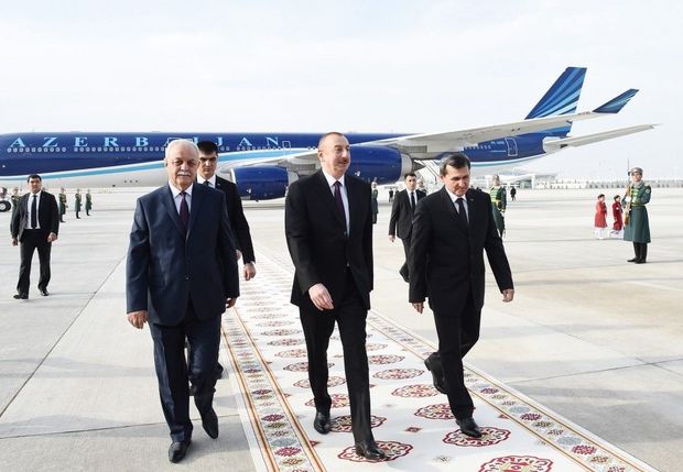 İlham Əliyev Türkmənistana rəsmi səfərə gedib - YENİLƏNİB + FOTOVİDEO