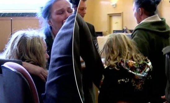 10 yaşlı uşaq qandallanaraq məhkəməyə çıxarıldı